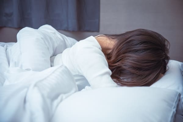 ストレスや身体に合わない寝具も不眠の原因になります