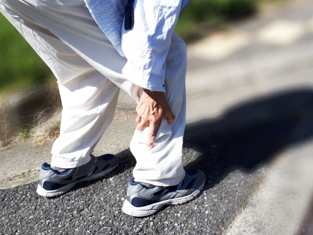 クッション機能の低下した靴も痛みが現れる原因になります