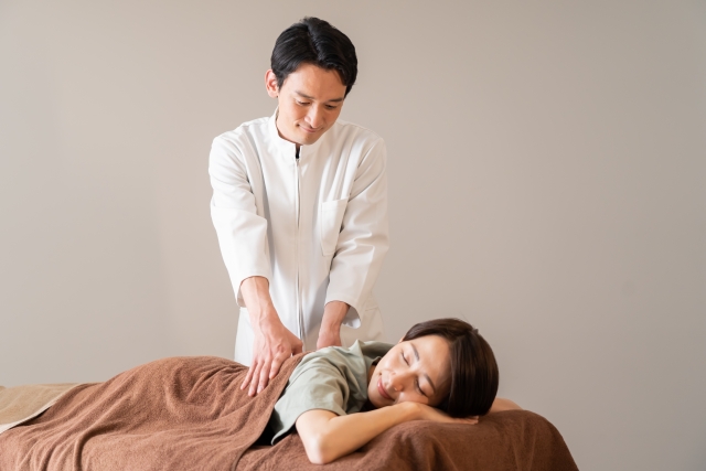 身体全体の歪みやズレを調整する施術で症状を改善します