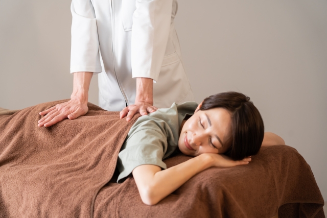 骨格の歪みを整える施術は腹斜筋の痛みを改善します